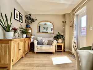 Lounge/Diner- click for photo gallery